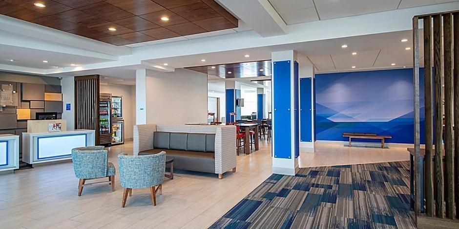 Holiday Inn Express & Suites - Brandon By Ihg Εξωτερικό φωτογραφία