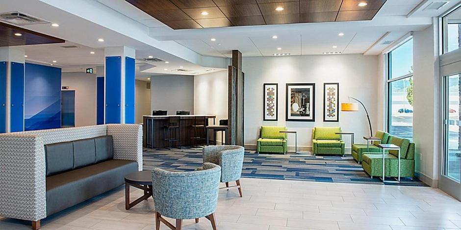 Holiday Inn Express & Suites - Brandon By Ihg Εξωτερικό φωτογραφία