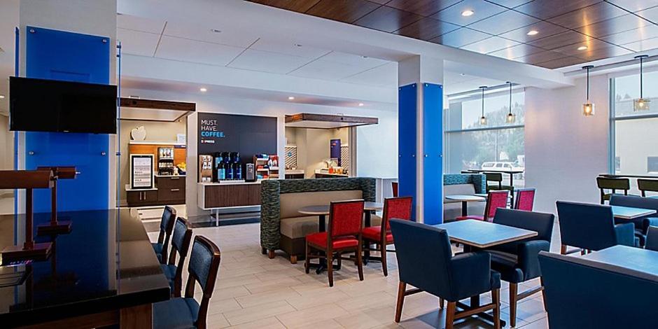 Holiday Inn Express & Suites - Brandon By Ihg Εξωτερικό φωτογραφία