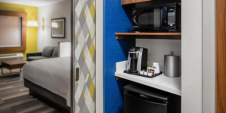 Holiday Inn Express & Suites - Brandon By Ihg Εξωτερικό φωτογραφία