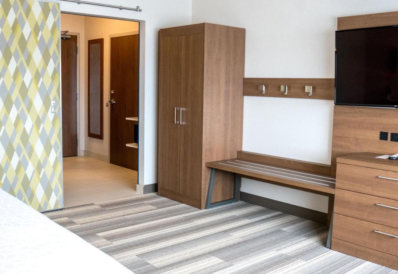 Holiday Inn Express & Suites - Brandon By Ihg Εξωτερικό φωτογραφία