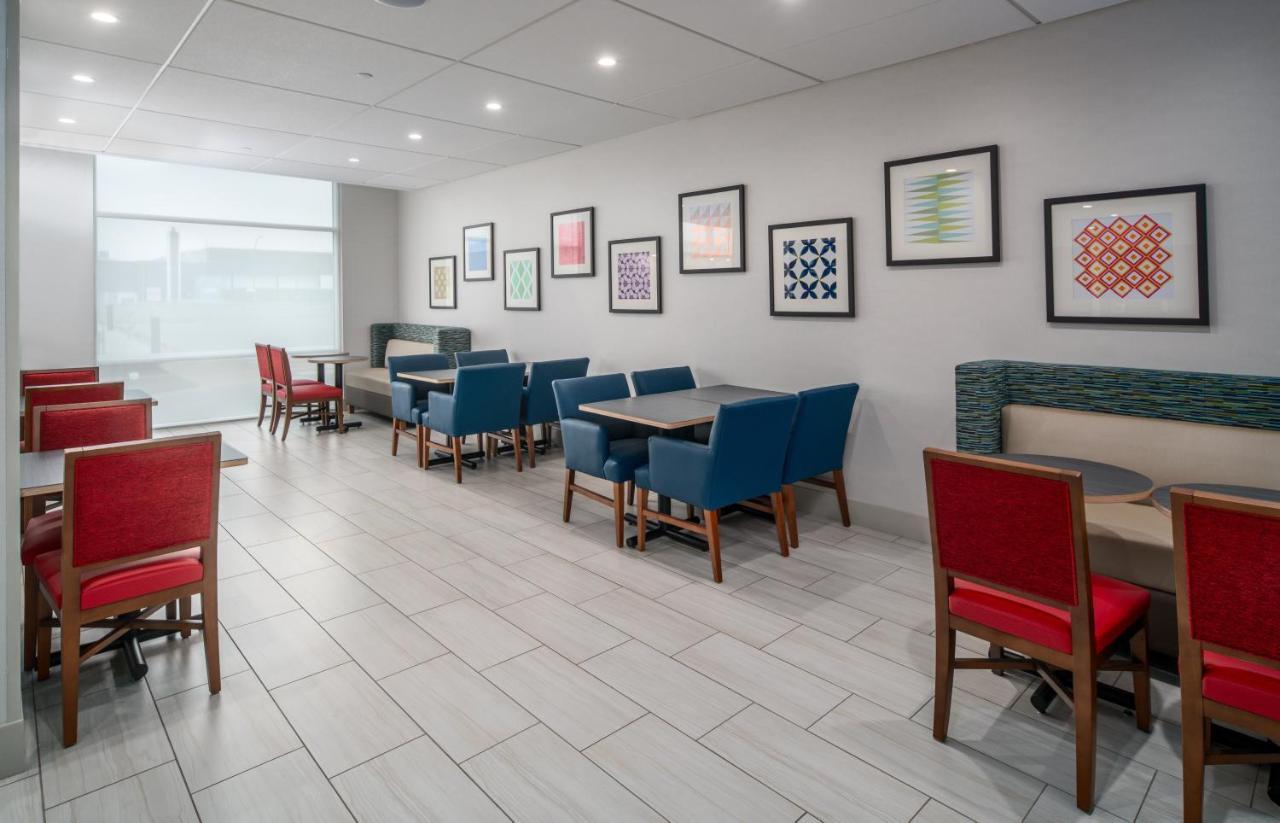 Holiday Inn Express & Suites - Brandon By Ihg Εξωτερικό φωτογραφία