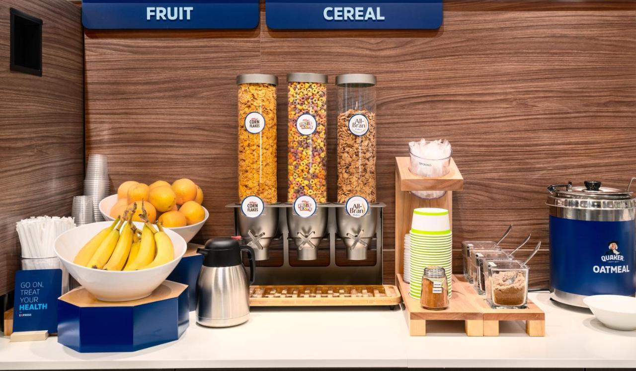 Holiday Inn Express & Suites - Brandon By Ihg Εξωτερικό φωτογραφία