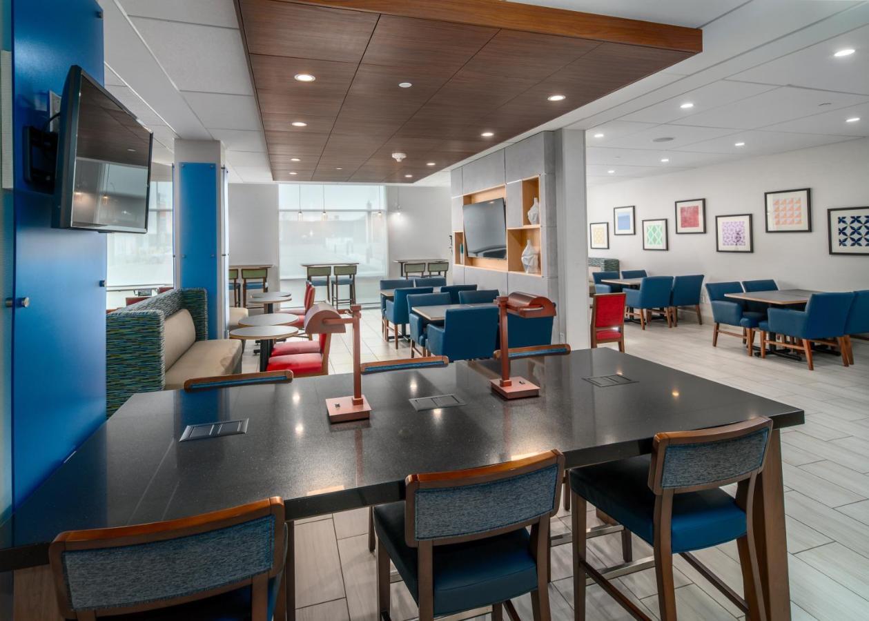 Holiday Inn Express & Suites - Brandon By Ihg Εξωτερικό φωτογραφία