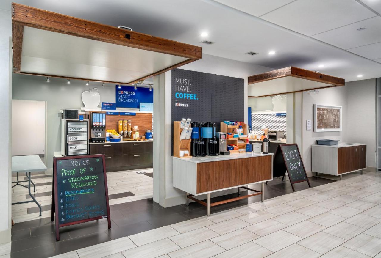 Holiday Inn Express & Suites - Brandon By Ihg Εξωτερικό φωτογραφία