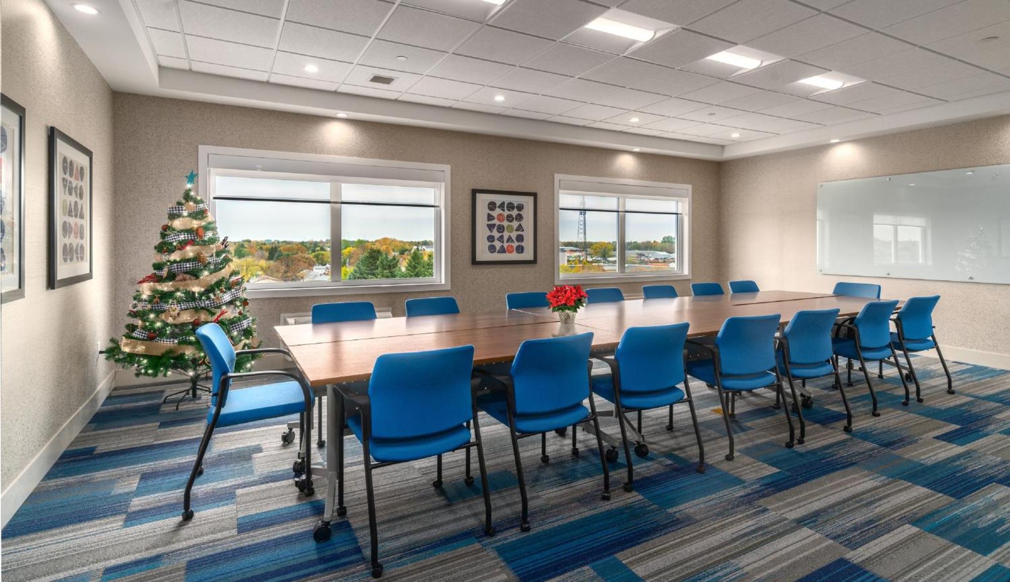 Holiday Inn Express & Suites - Brandon By Ihg Εξωτερικό φωτογραφία