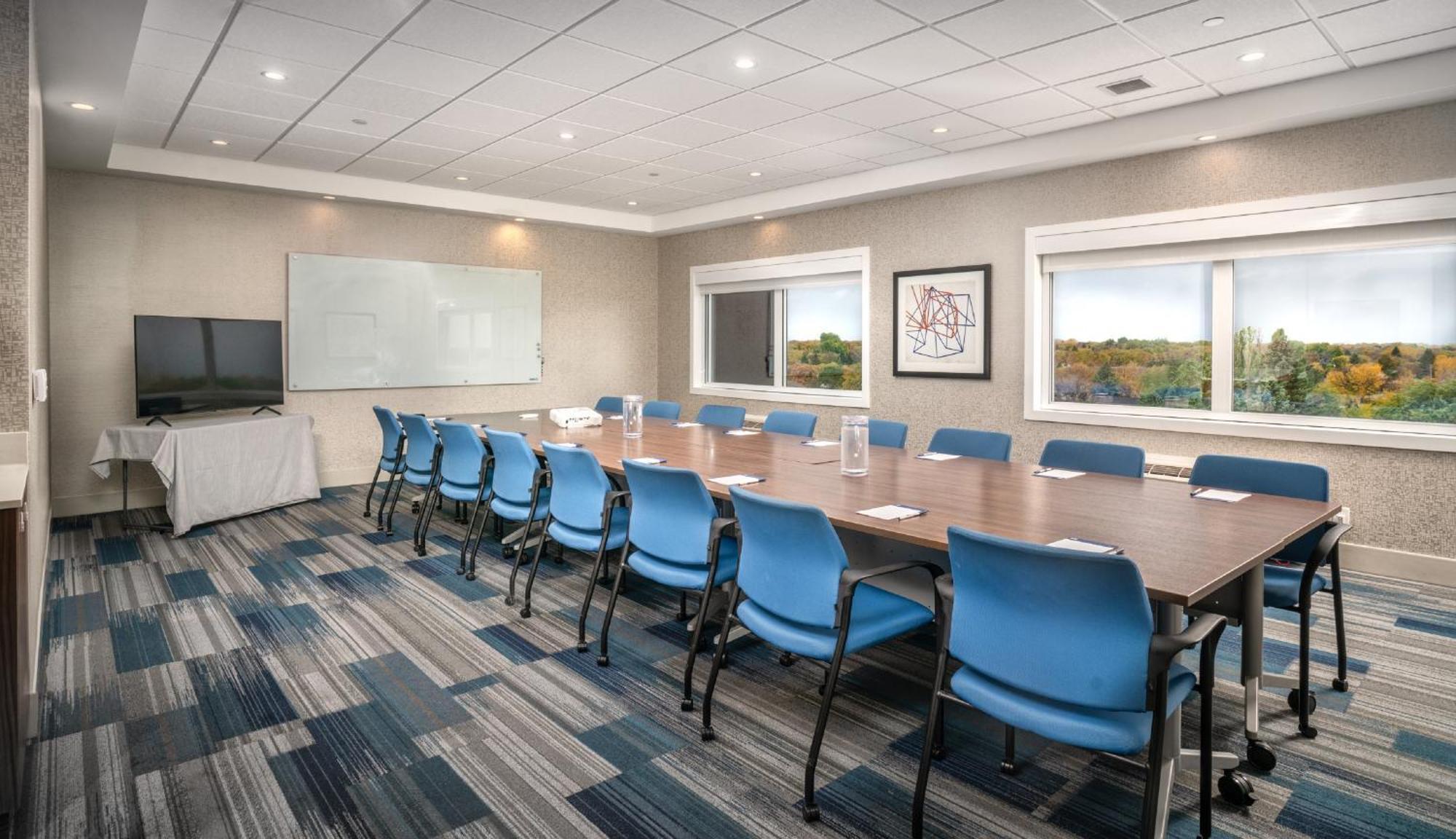 Holiday Inn Express & Suites - Brandon By Ihg Εξωτερικό φωτογραφία