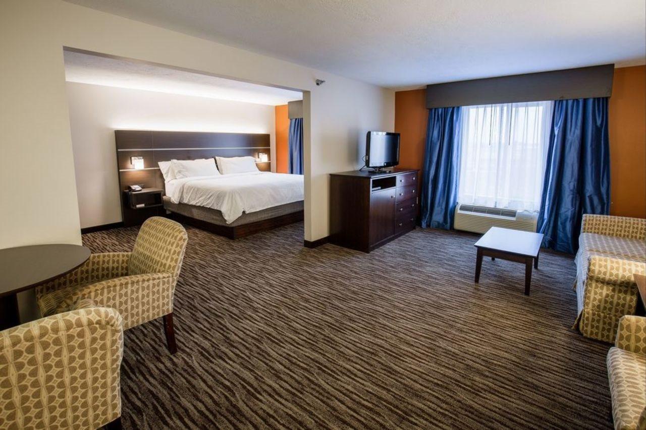 Holiday Inn Express & Suites - Brandon By Ihg Εξωτερικό φωτογραφία