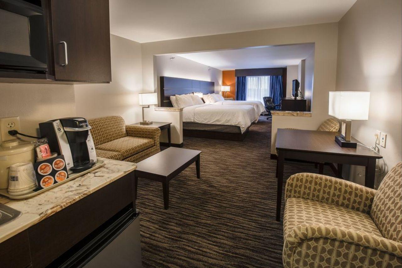 Holiday Inn Express & Suites - Brandon By Ihg Εξωτερικό φωτογραφία