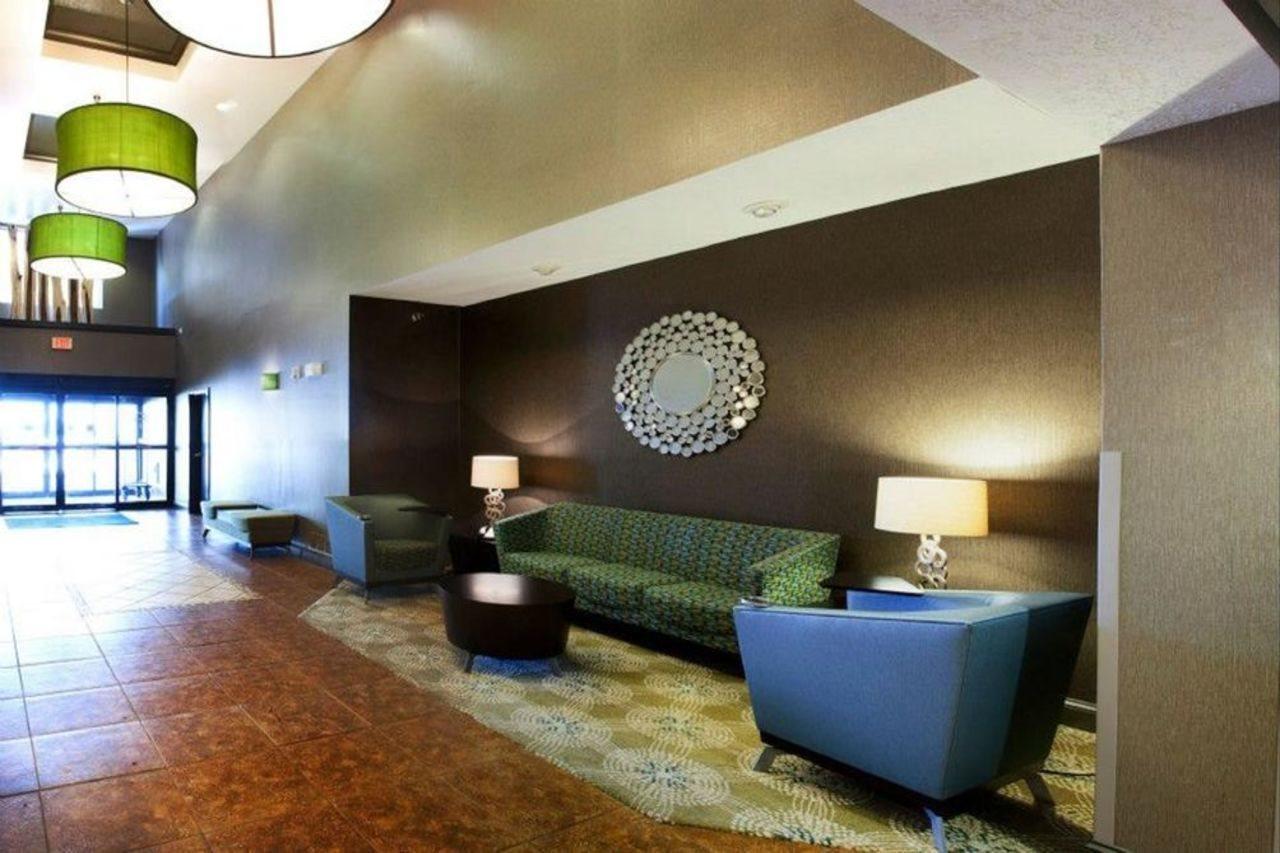 Holiday Inn Express & Suites - Brandon By Ihg Εξωτερικό φωτογραφία